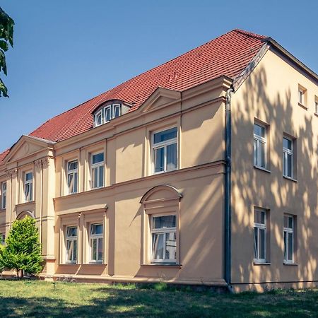 Hotel Schloss Нойщат-Глеве Екстериор снимка