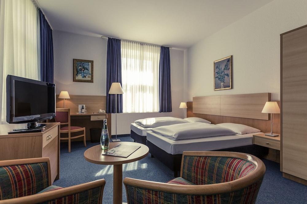 Hotel Schloss Нойщат-Глеве Екстериор снимка