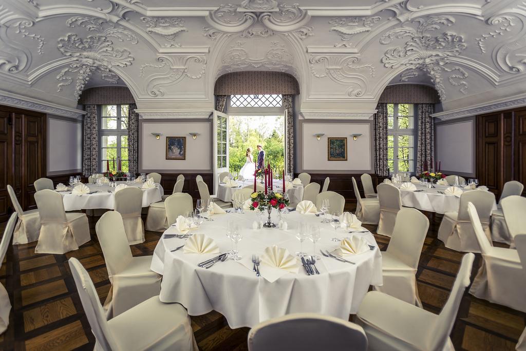 Hotel Schloss Нойщат-Глеве Екстериор снимка