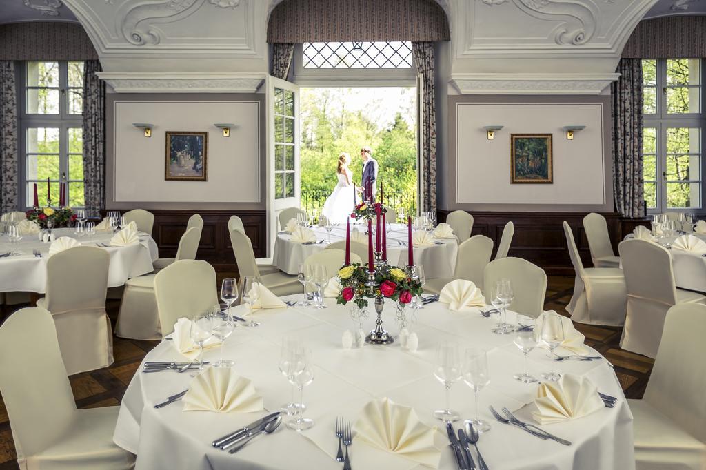 Hotel Schloss Нойщат-Глеве Екстериор снимка