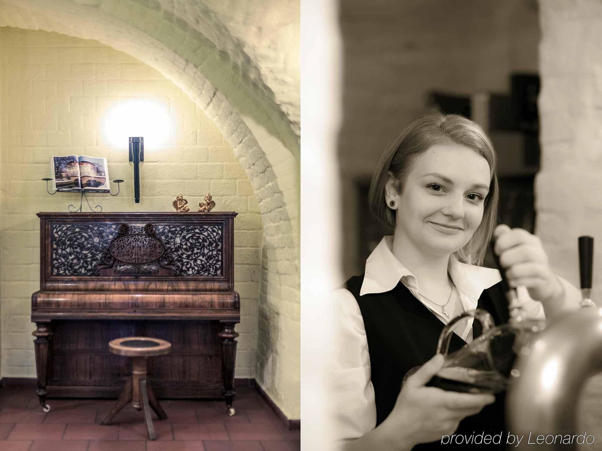 Hotel Schloss Нойщат-Глеве Екстериор снимка