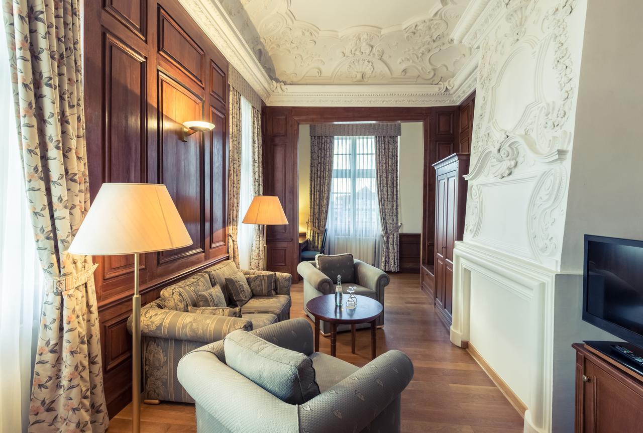 Hotel Schloss Нойщат-Глеве Екстериор снимка
