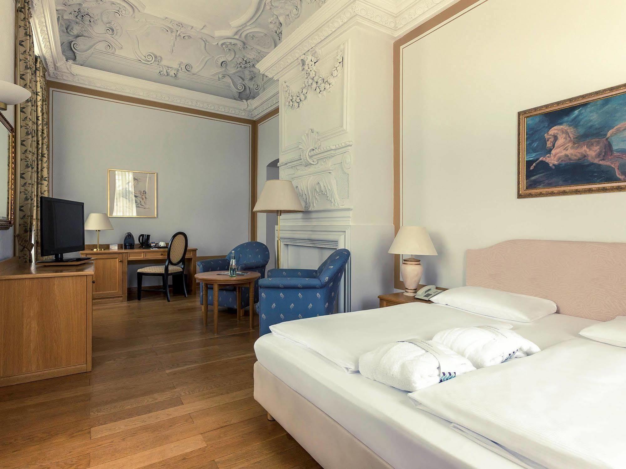 Hotel Schloss Нойщат-Глеве Екстериор снимка