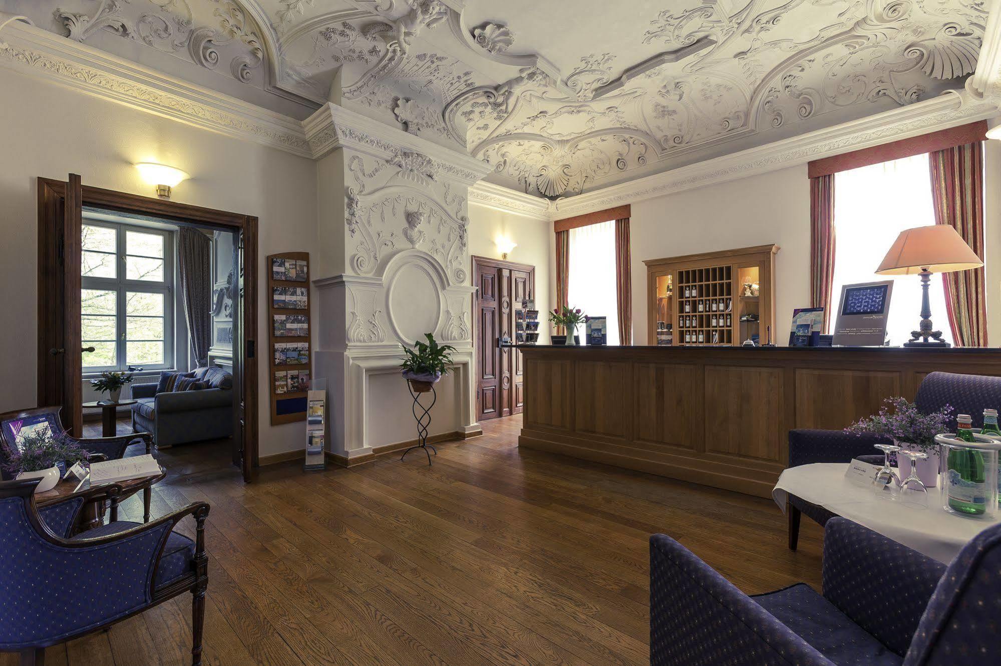 Hotel Schloss Нойщат-Глеве Екстериор снимка