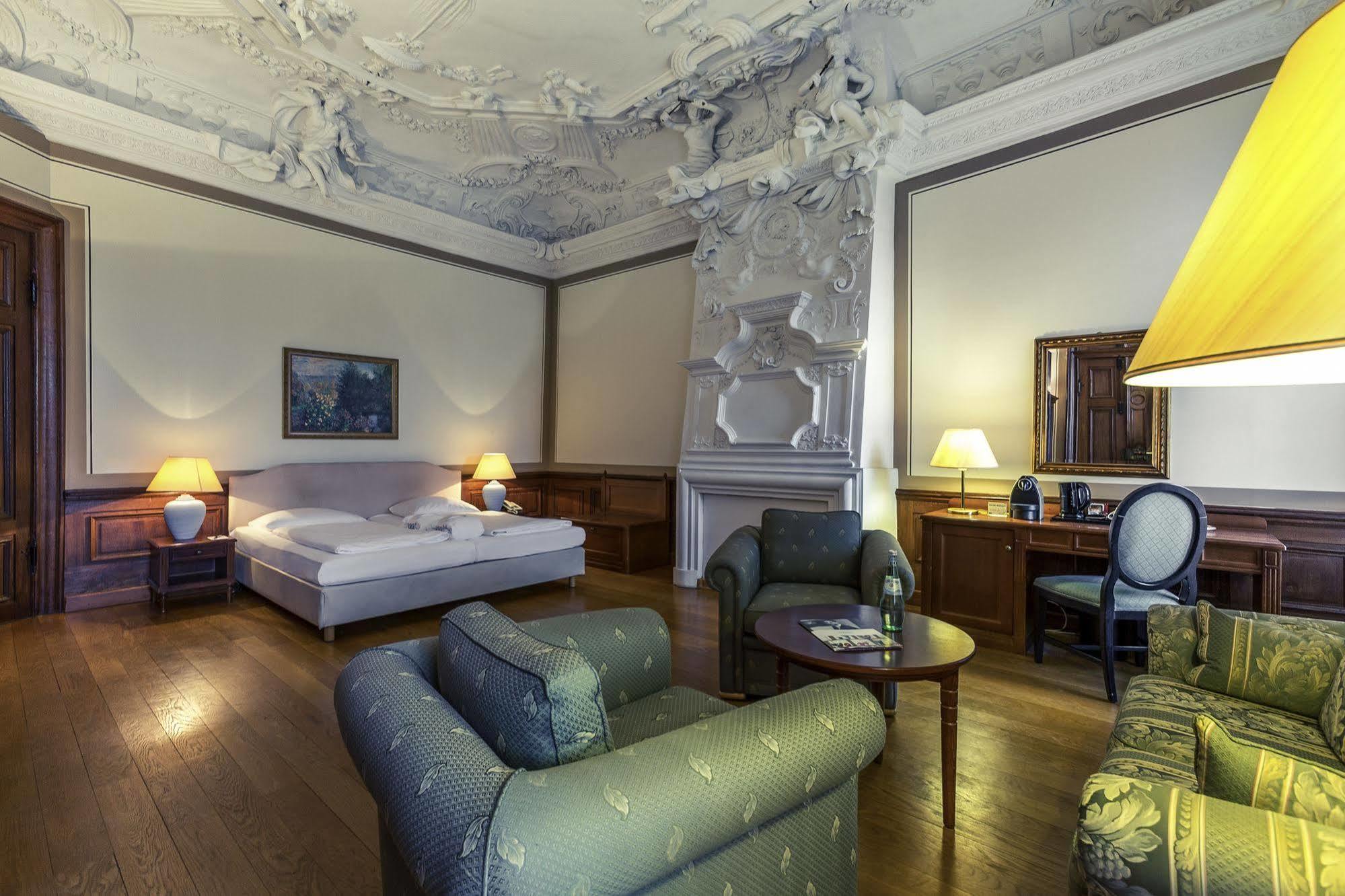 Hotel Schloss Нойщат-Глеве Екстериор снимка