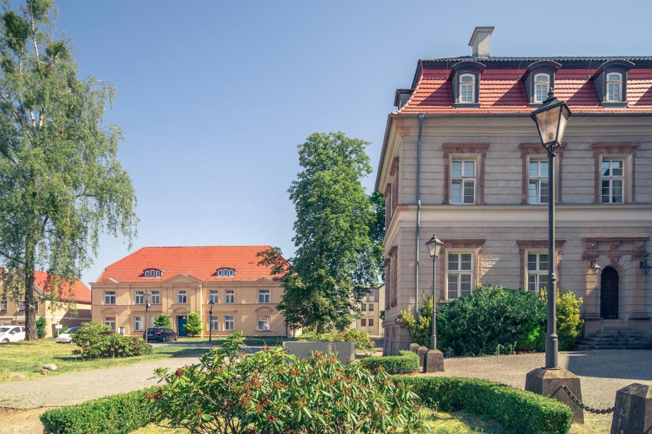 Hotel Schloss Нойщат-Глеве Екстериор снимка