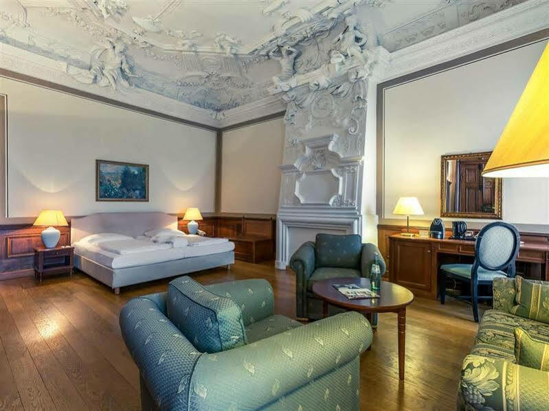 Hotel Schloss Нойщат-Глеве Екстериор снимка